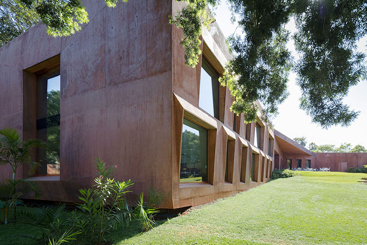 Swiss Embassy in Nairobi by Roeoesli & Maeder