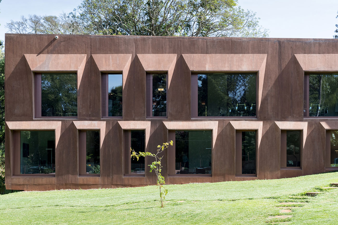 Swiss Embassy in Nairobi by Roeoesli & Maeder