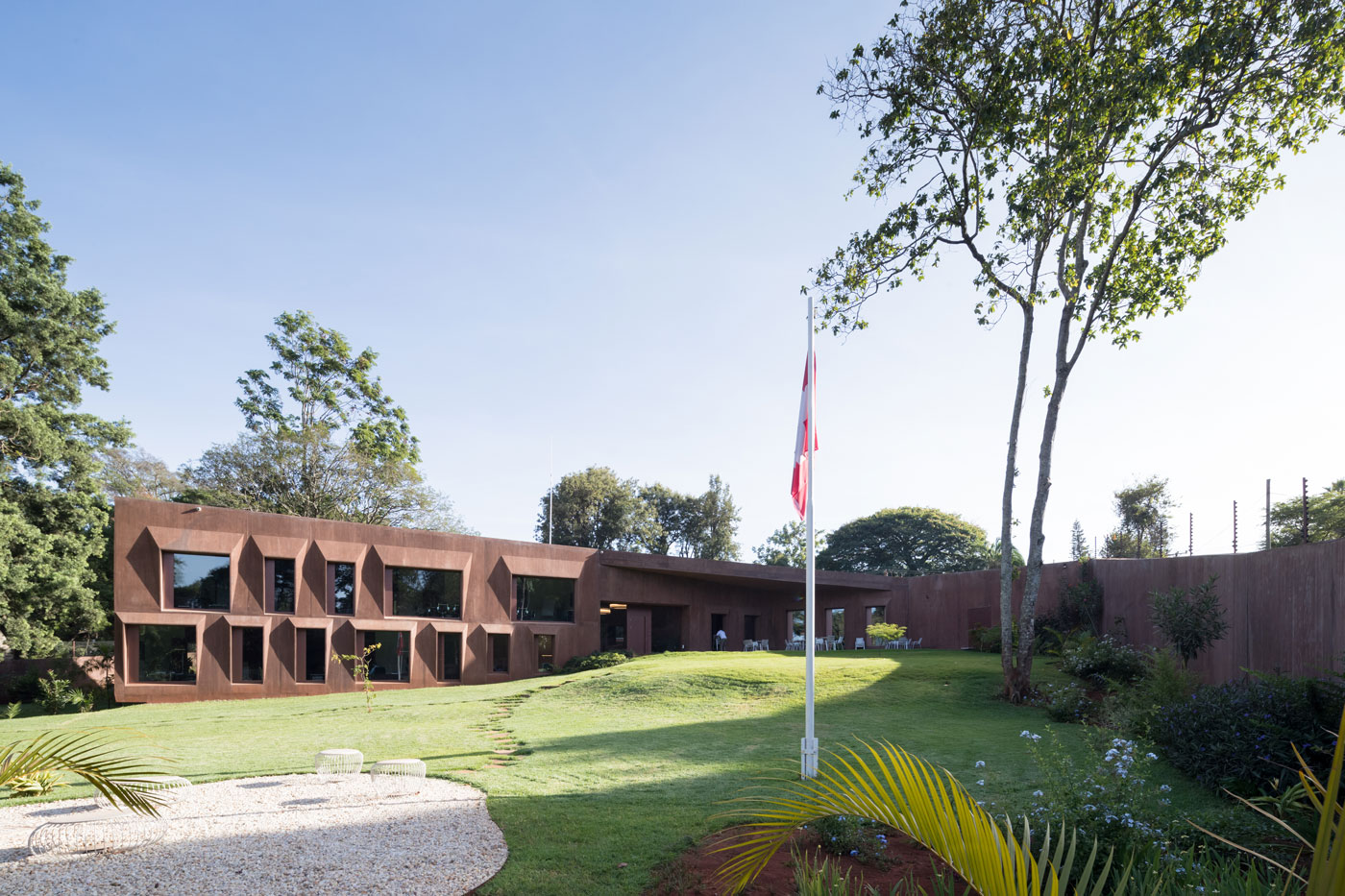 Swiss Embassy in Nairobi by Roeoesli & Maeder