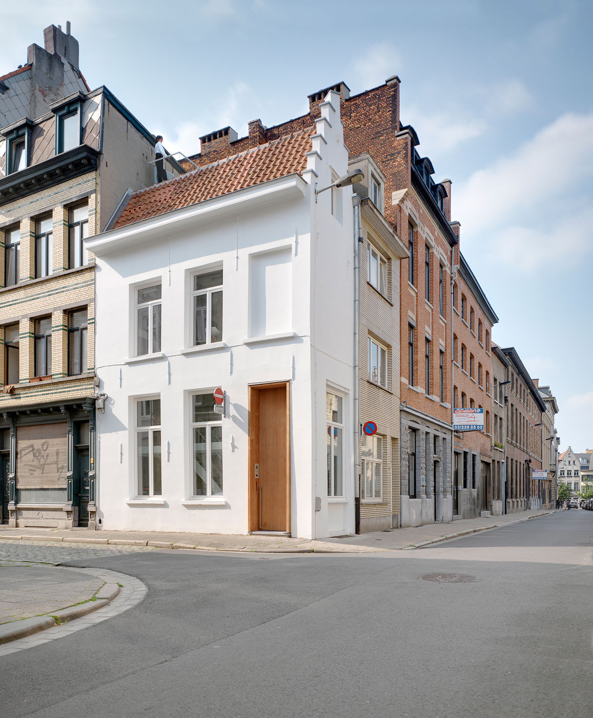 One Room Hotel by dmvA Architecten