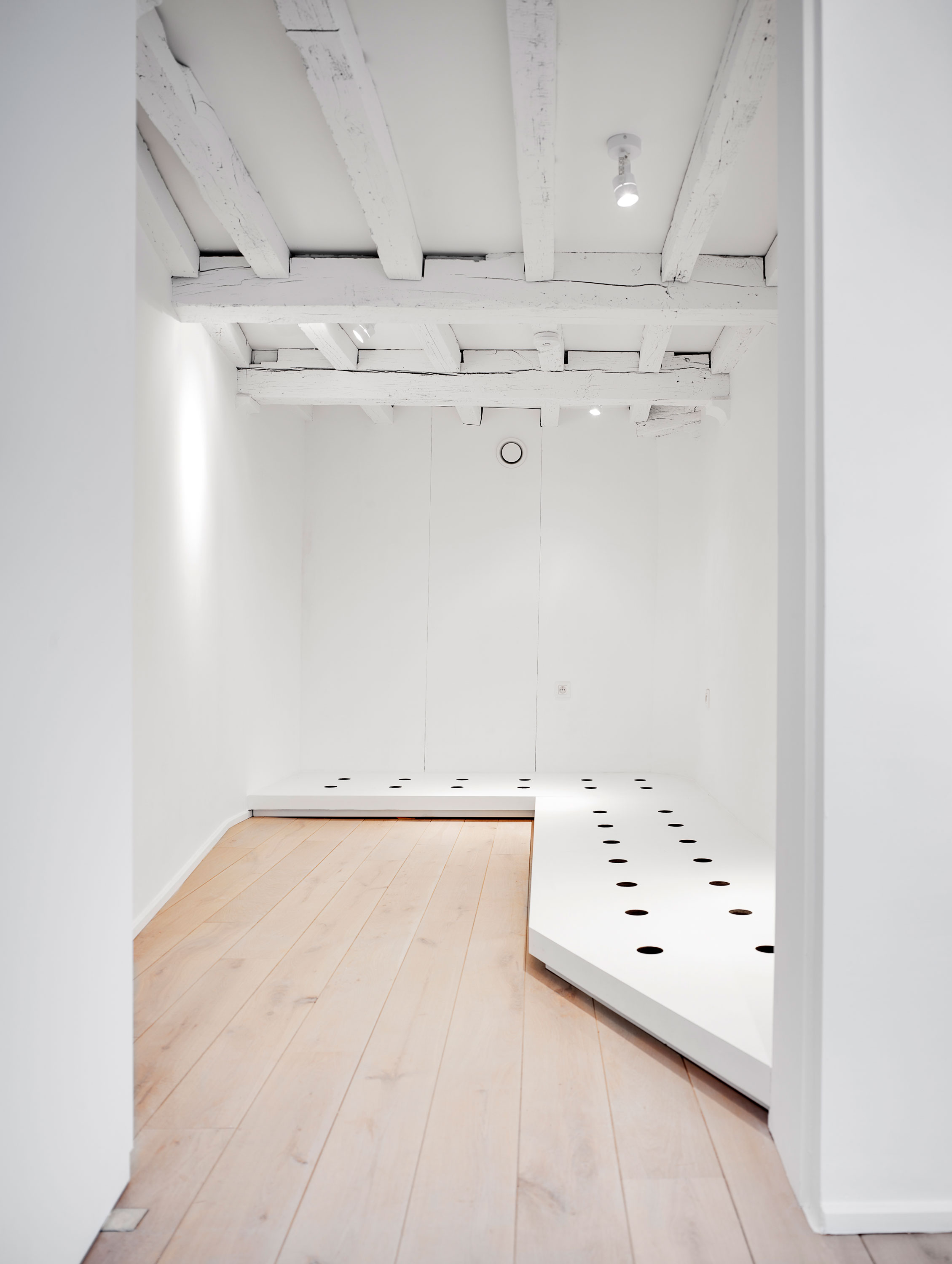 One Room Hotel by dmvA Architecten