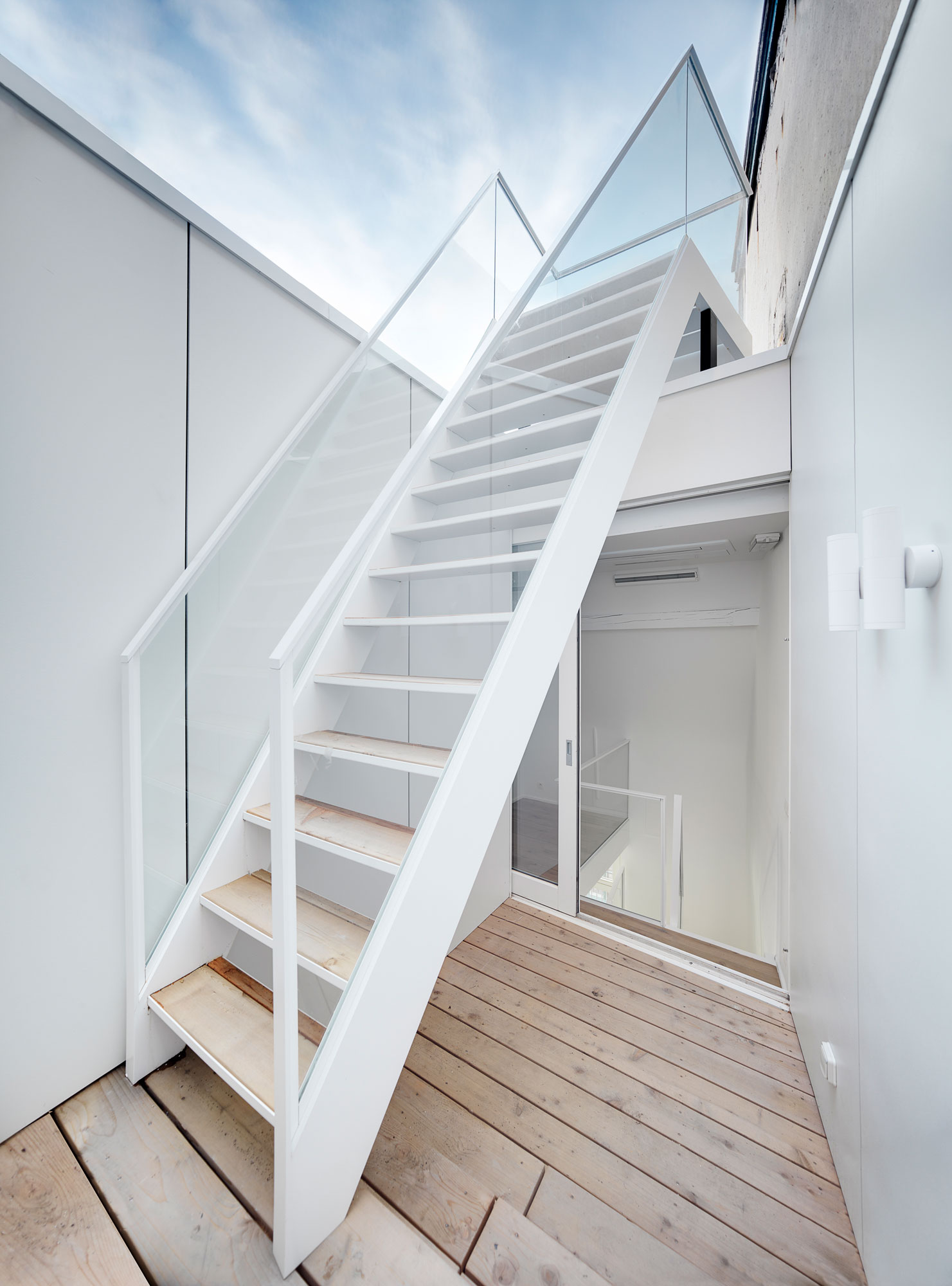 One Room Hotel by dmvA Architecten