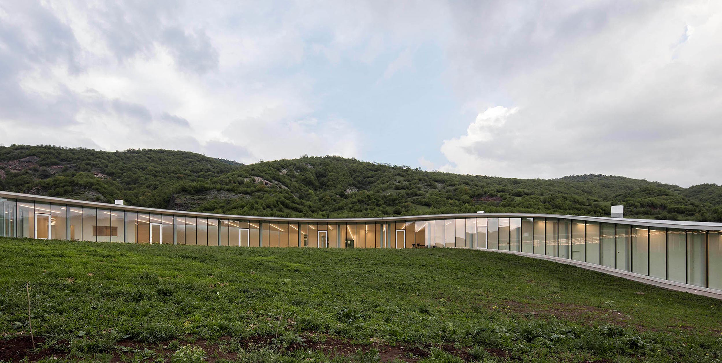 Smart Center Coaf by Paul Kaloustian