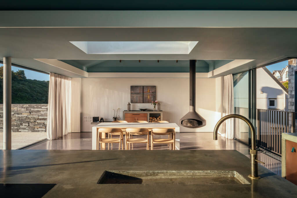 House with Courtyards Invisible Studio
