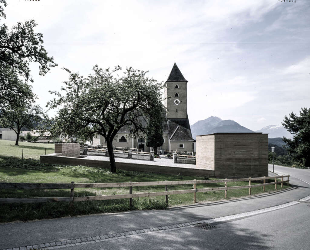 Cemetery extension and chapel of rest Marte.Marte Architects