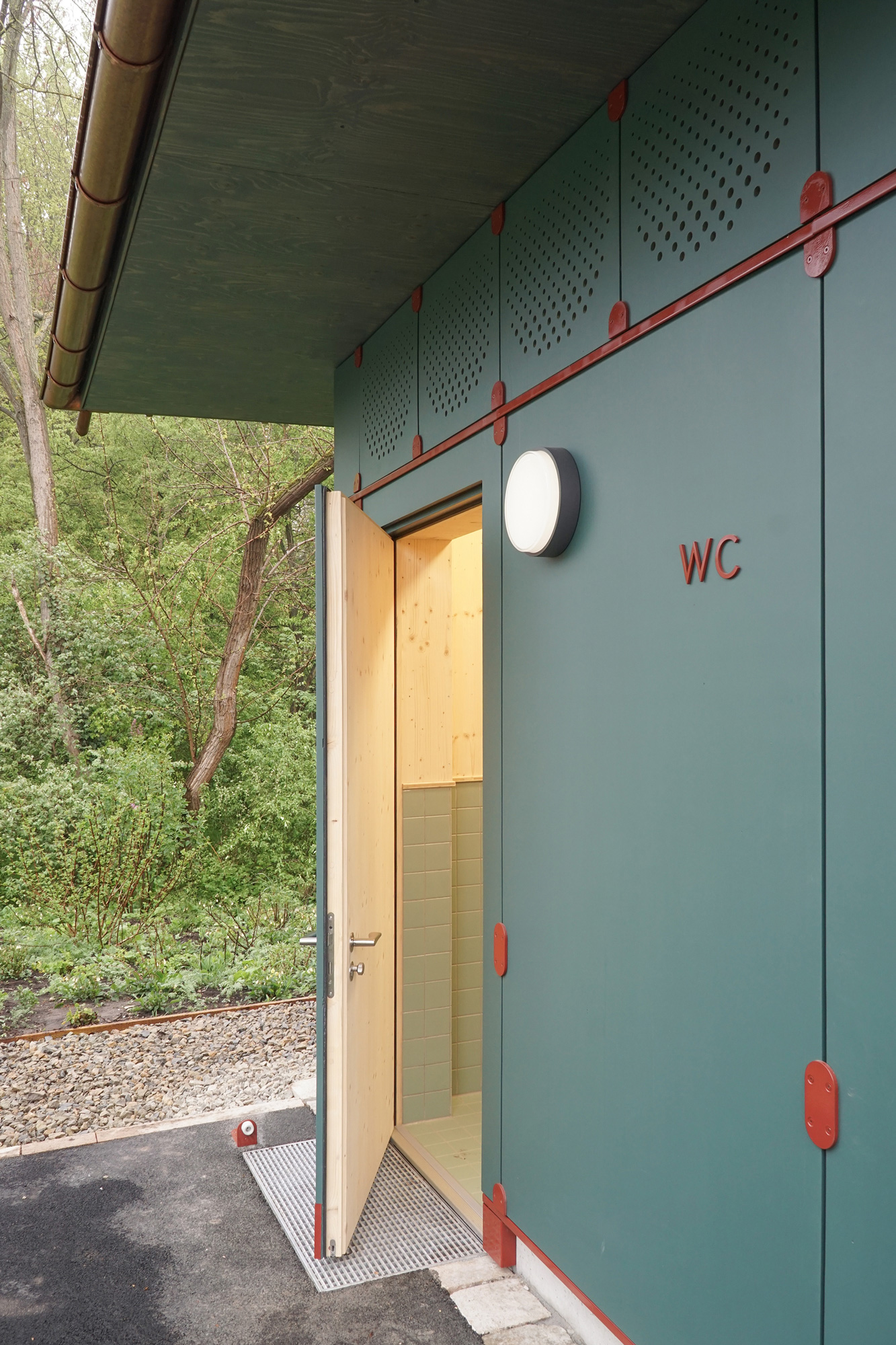 Parktoilette Naumann Wasserkampf Architekten Weimar Germany