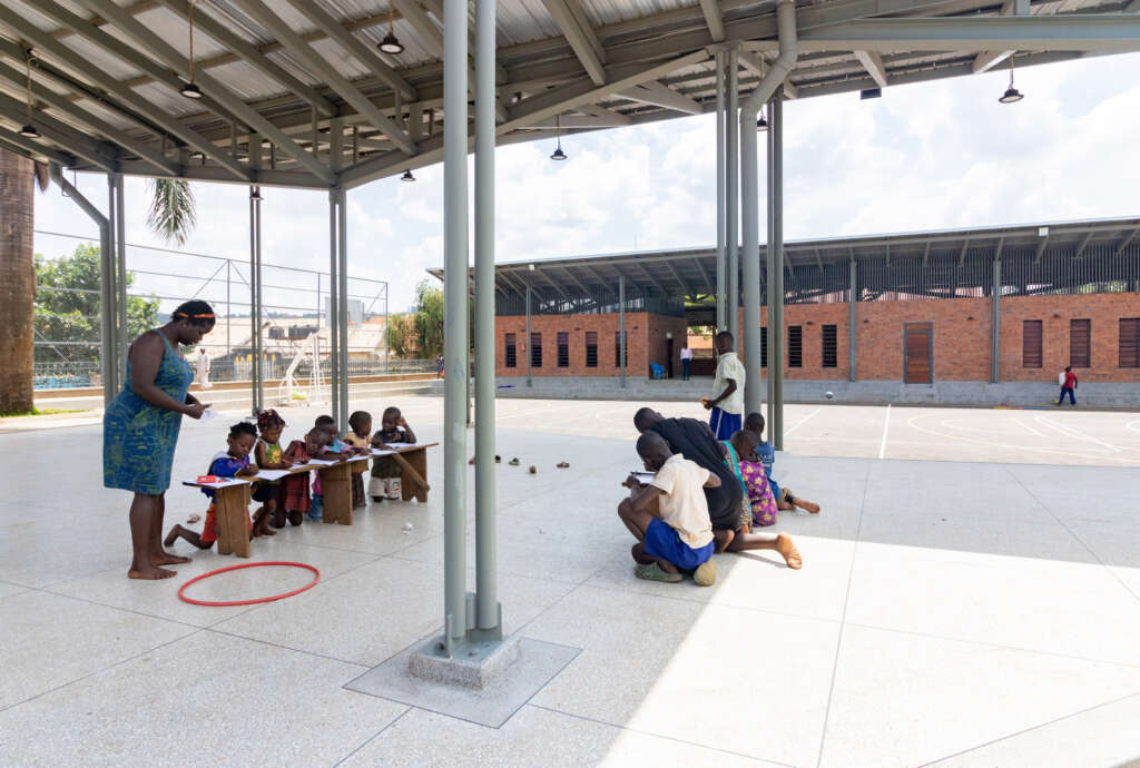 Pusat Komunitas Kamwokya Arsitektur Keré Kampala Uganda