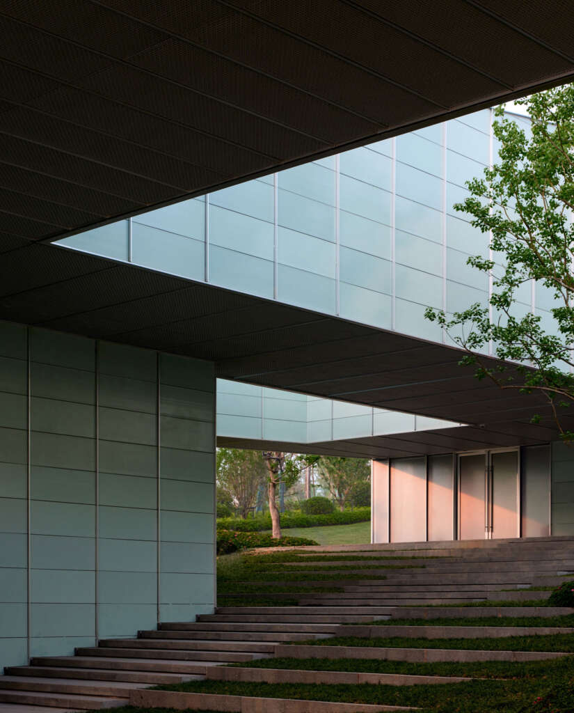 Yada Theater GOA Group of Architects Yixing China Courtyard memanjang ke alam