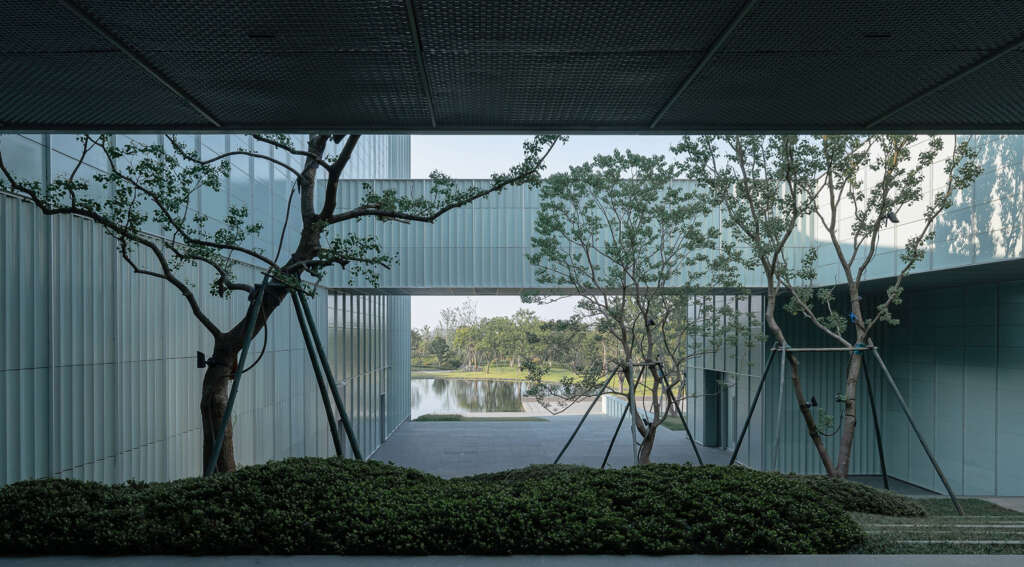 Yada Theater GOA Group of Architects Yixing China Pemandangan dari halaman