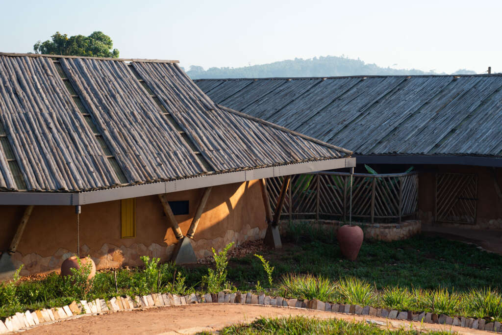 Sekolah menengah pertama di Uganda ini dirancang sebagai ‘rumah besar’ untuk menyediakan lingkungan pendidikan yang nyaman bagi anak-anak