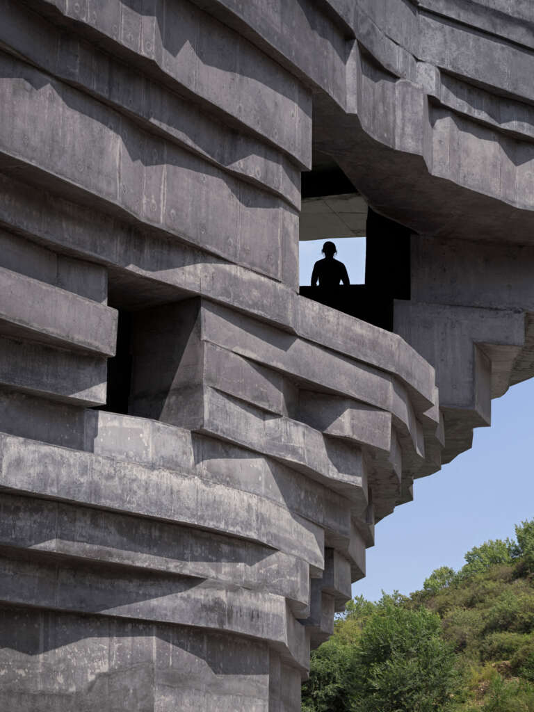 Chapel of Sound OPEN Architecture Chengde China Theatre Bukaan di dinding