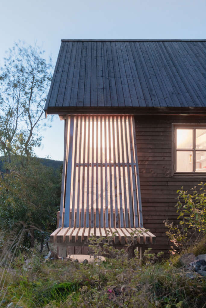 Kabin di Nordmarka Rever & Drage Oslo Norwegia Desain arsitektur Angled Window Cabin Tom Auger