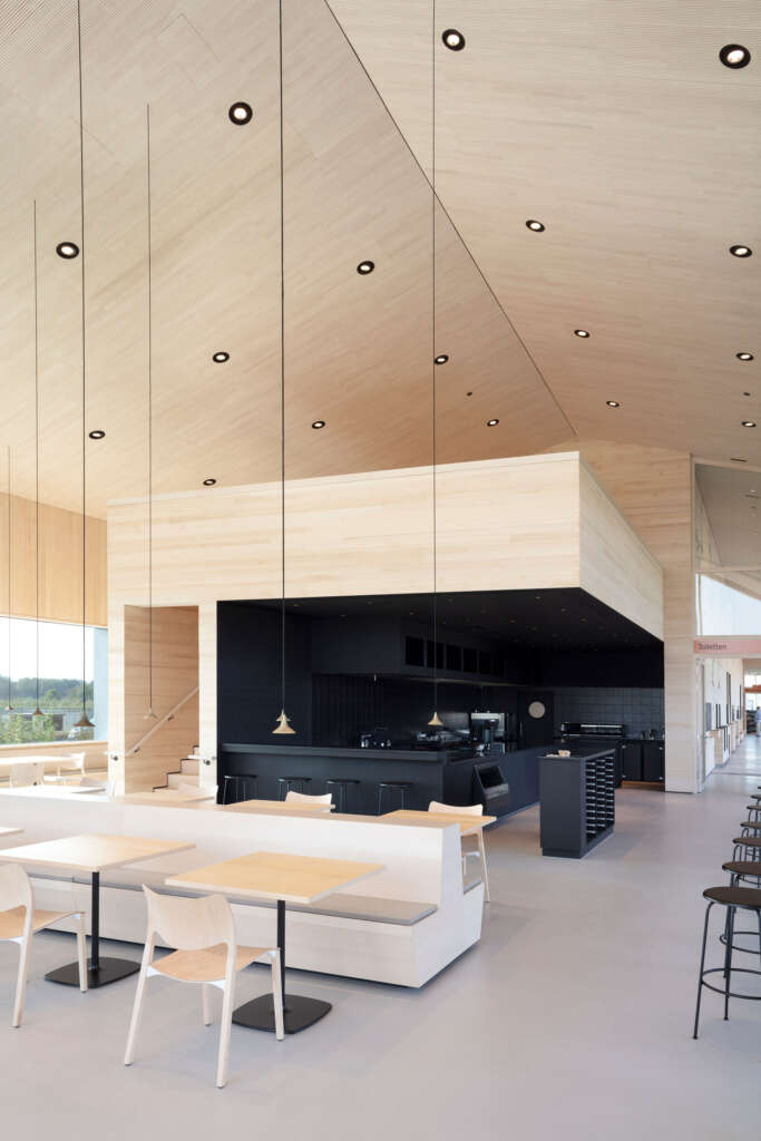 Lebinger Fürsten Hügel Service Station MONO Architects Sömmerda Jerman Kayu Area tamu pemandangan galeri