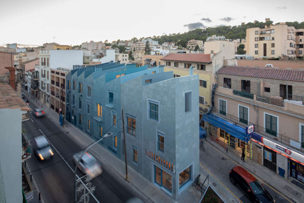 Kumpulan bangunan berwarna-warni: MVRDV dan GRAS menyelesaikan fase pertama Proyek Gomila di Mallorca