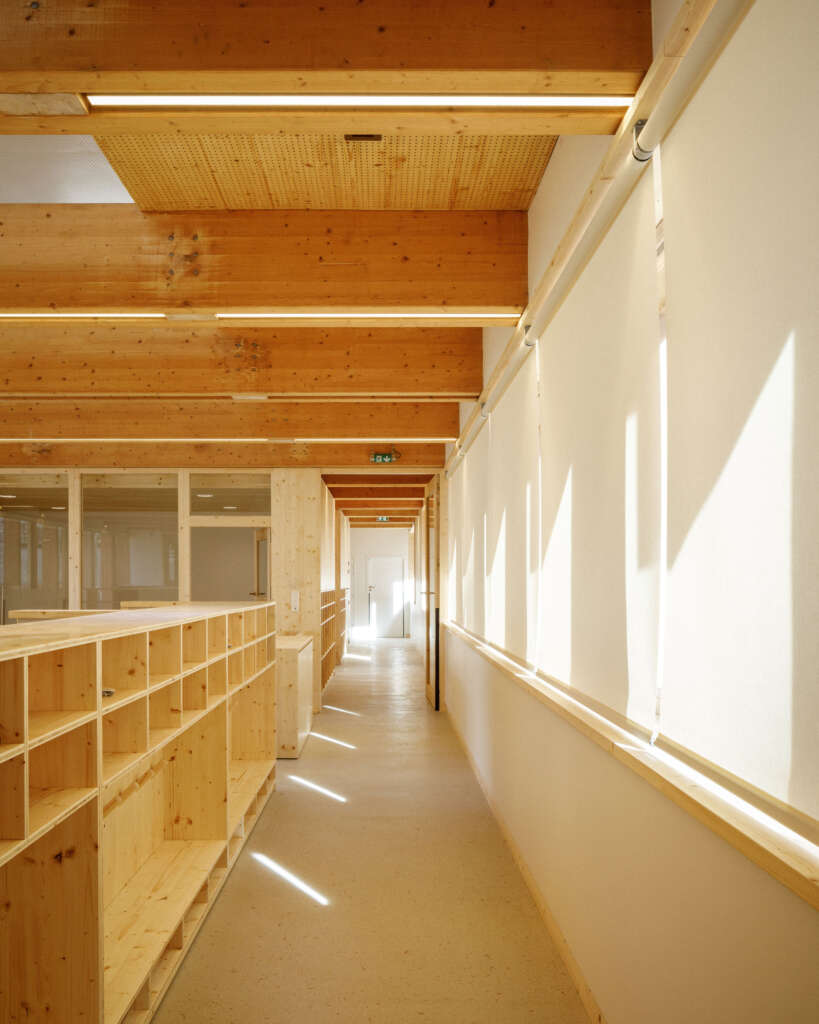 24-Crib Wood dan Adobe Nursery Régis Roudil Architects