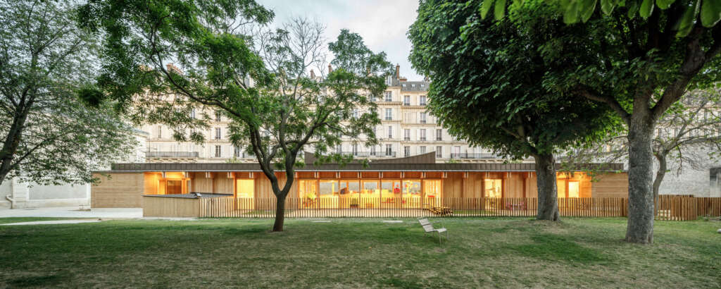 24-Crib Wood dan Adobe Nursery Régis Roudil Architects