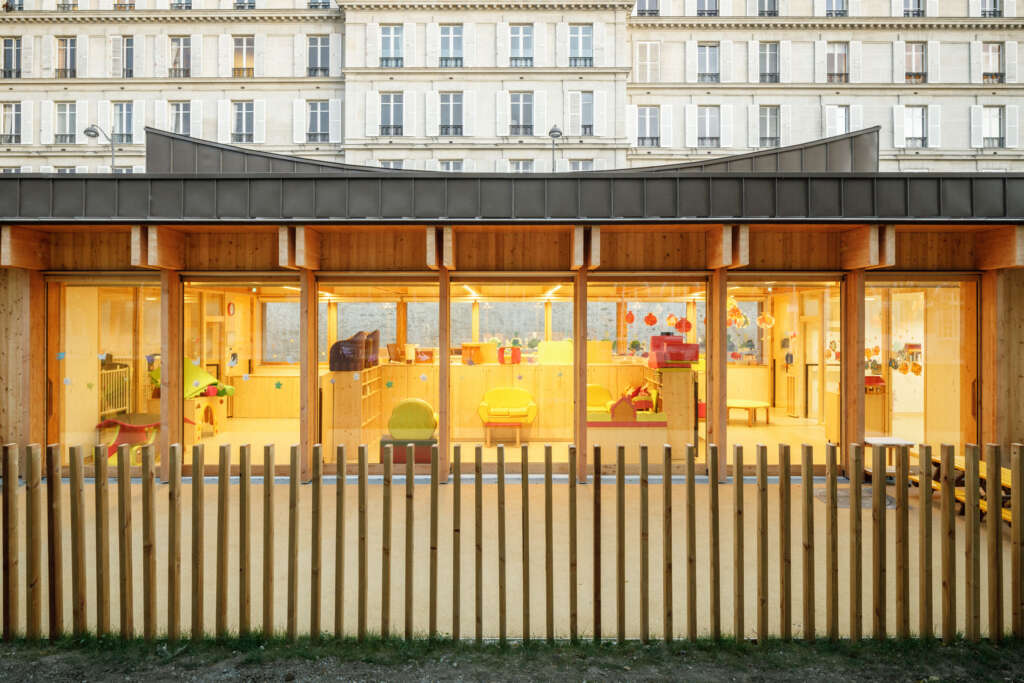 24-Crib Wood dan Adobe Nursery Régis Roudil Architects