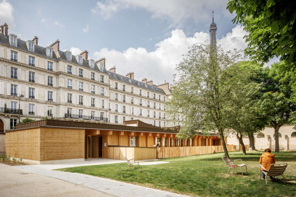 Arsitek Régis Roudil merancang pusat penitipan anak di jantung Palais de l’Alma, bekas istal Napoleon