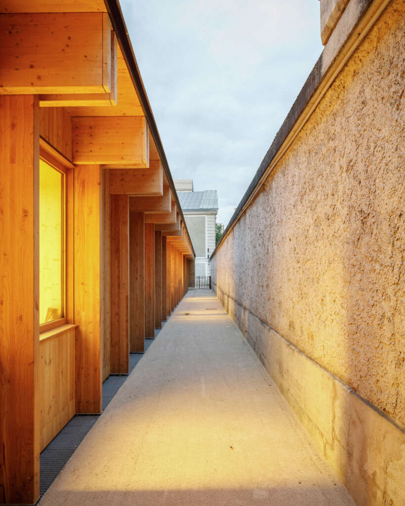 24-Crib Wood dan Adobe Nursery Régis Roudil Architects