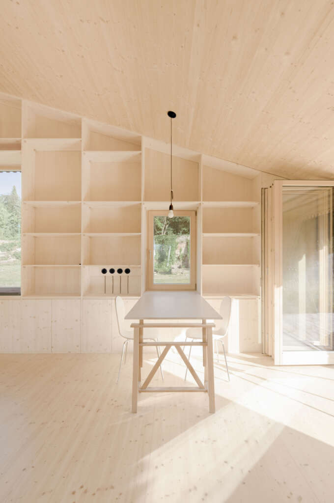 Straw Flea juri troy arsitek Murstetten Austria House Castle Park mendesain kabin