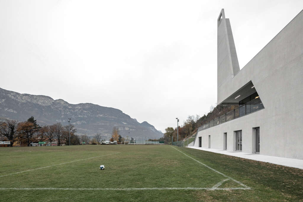 Fieldhouse Modus Architects Bozen Italy Sports and Recreation Center arsitektur desain beton