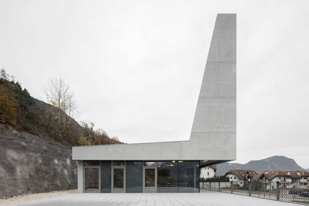 Fieldhouse Modus Architects Bozen Italy Sports and Recreation Center arsitektur desain beton