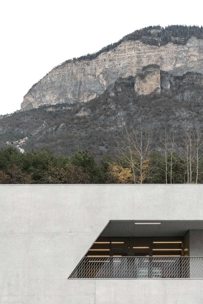 Fieldhouse Modus Architects Bozen Italy Sports and Recreation Center arsitektur desain beton