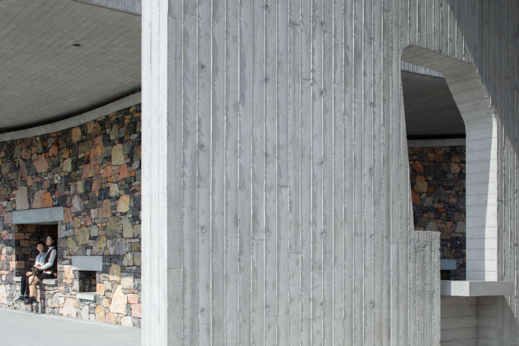 Zibo OCT Art Center Studio Zhu Pei Shandong China Detail dinding beton dan batu