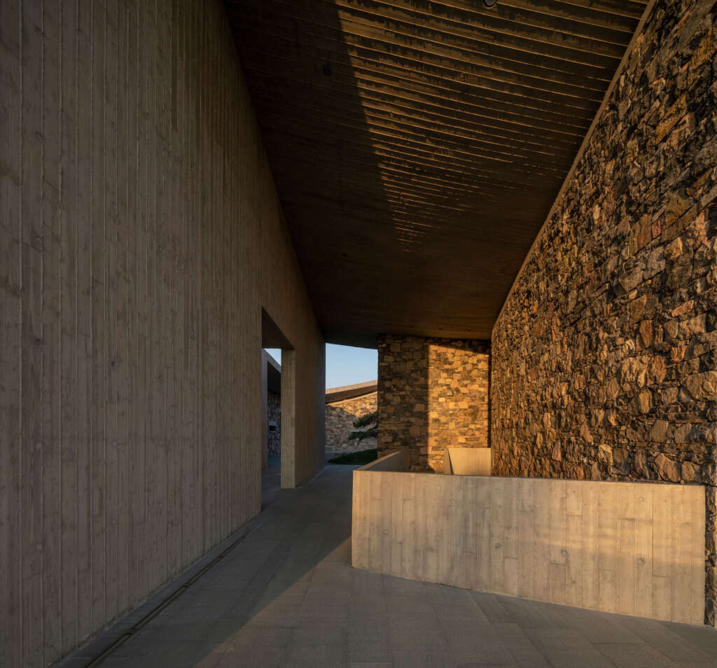 Zibo OCT Art Center Studio Zhu Pei Shandong China Dinding beton dan batu