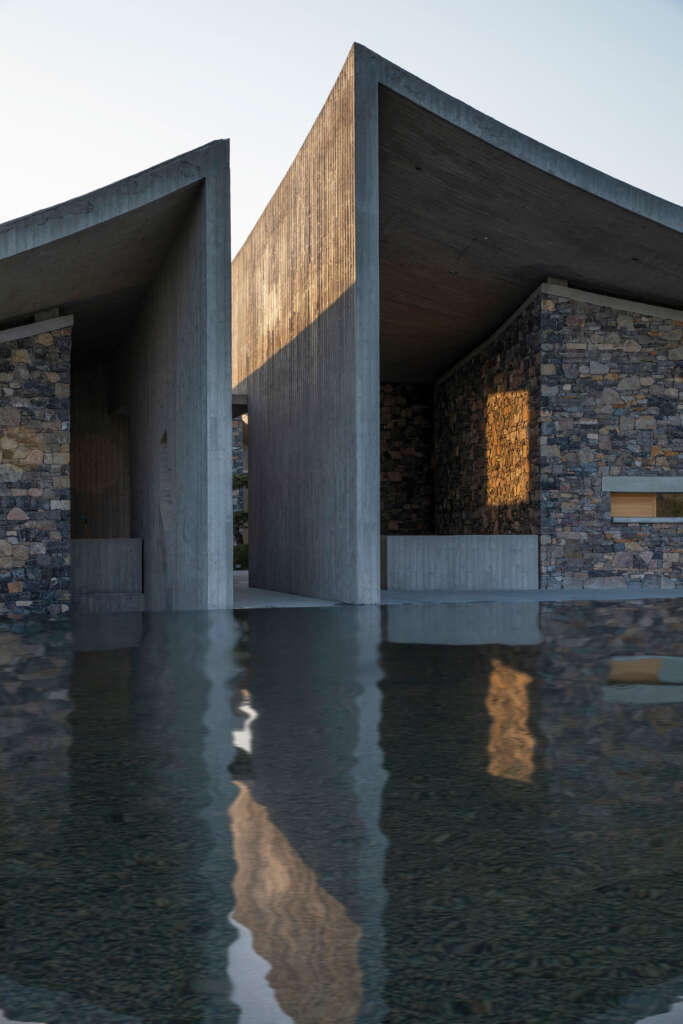Zibo OCT Art Center Studio Zhu Pei Shandong China Pemandangan dari kolam air hingga ruang luar