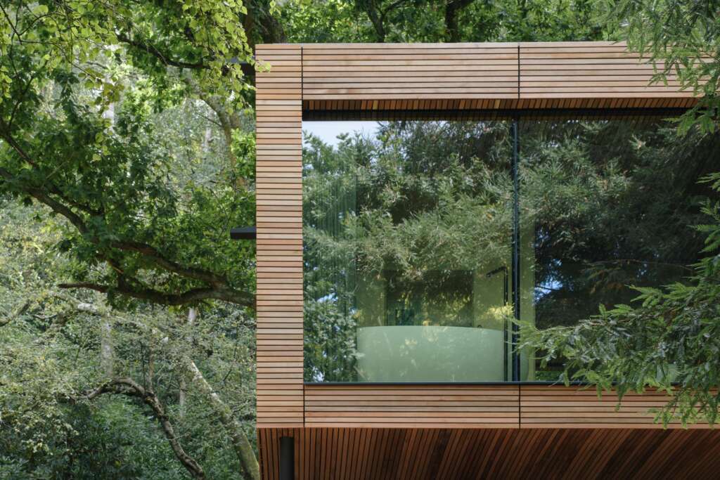 Looking Glass Lodge Michael Kendrick Architects Fairlight East Sussex England Cabin Wood Cantilever Architecture Design