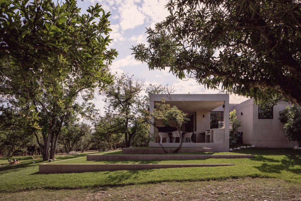 El Aguacate David Martínez Ramos Praktek Arsitektur off grid house design El Barrial Nuevo León Mexico