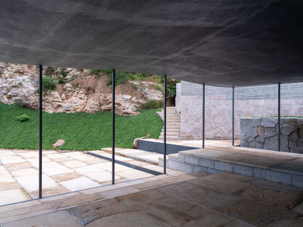 The Upper-Cloister in Aranya Golden Mountain Atelier Deshaus Laowa Village Luanping Chengde Hebei Province Rancangan arsitektur China Veranda of the Zen hall