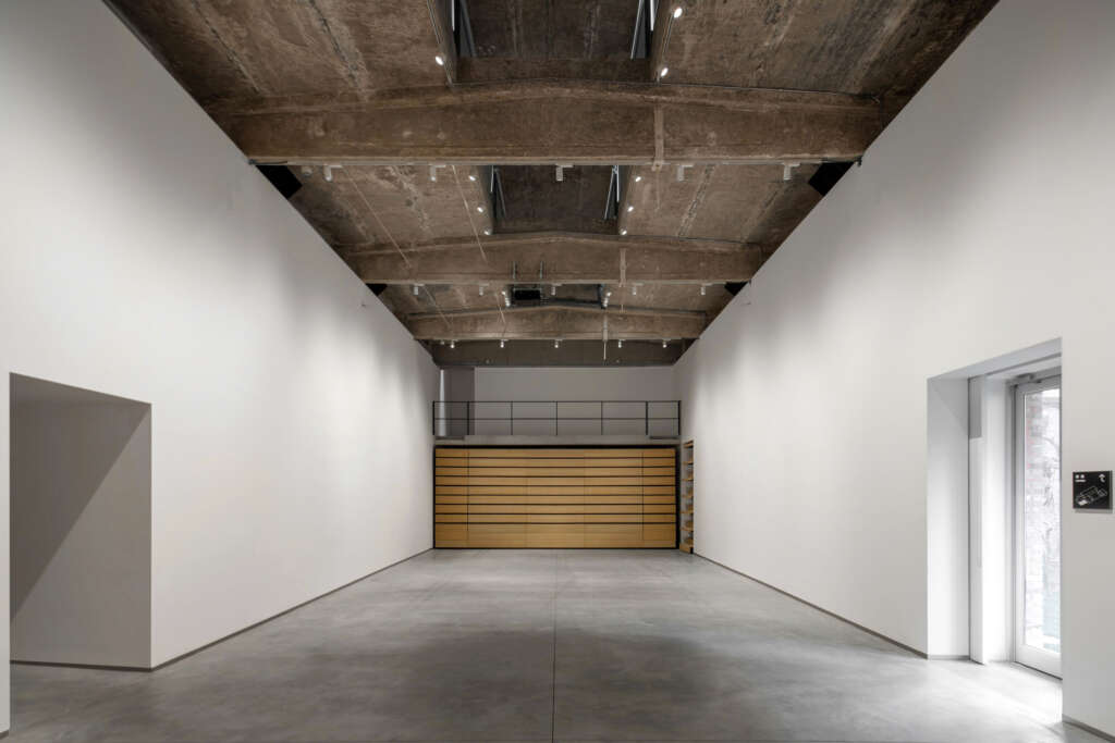 798CUBE Art Museum Studio Zhu Pei Cultural Concrete Canopy Aula Pameran Desain Arsitektur China Beijing