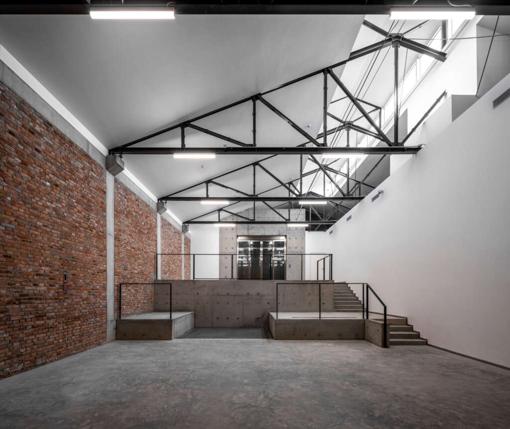 798CUBE Art Museum Studio Zhu Pei Cultural Concrete Canopy Beijing China Architecture Design Dok pemuatan dan penyimpanan
