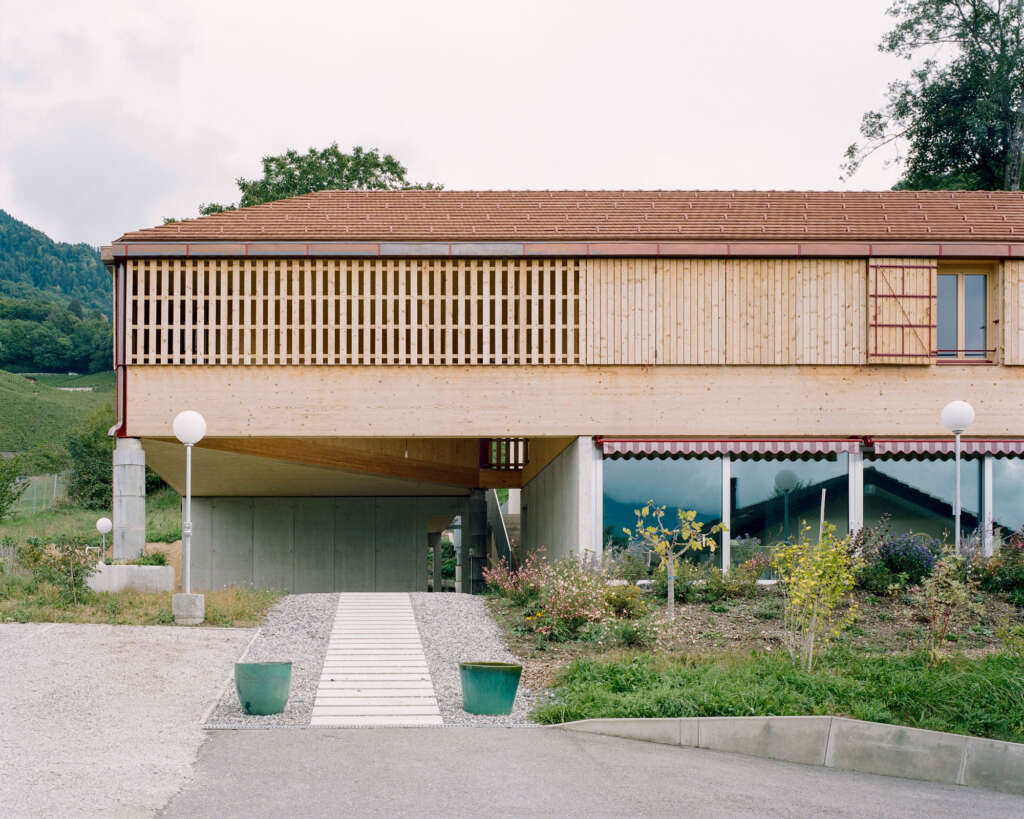 Arsitek Madeleine dan Studio François Nantermod merancang proyek perumahan komunitas di perbukitan Swiss