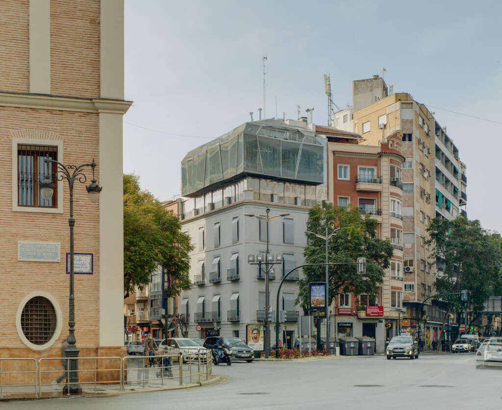 Santa-Cruz Arquitectura mendesain bangunan perumahan kolektif di Murcia, Spanyol
