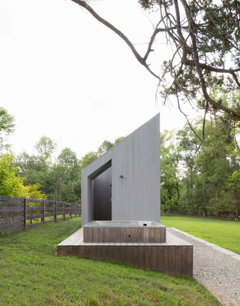North Salem Farm Worrell Yeung Upstate New York Farmhouse Desain Arsitektur Hitam