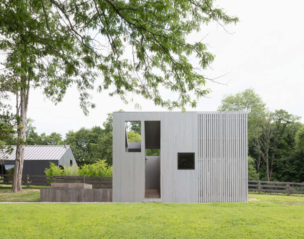 North Salem Farm Worrell Yeung Upstate New York Farmhouse Desain Arsitektur Hitam
