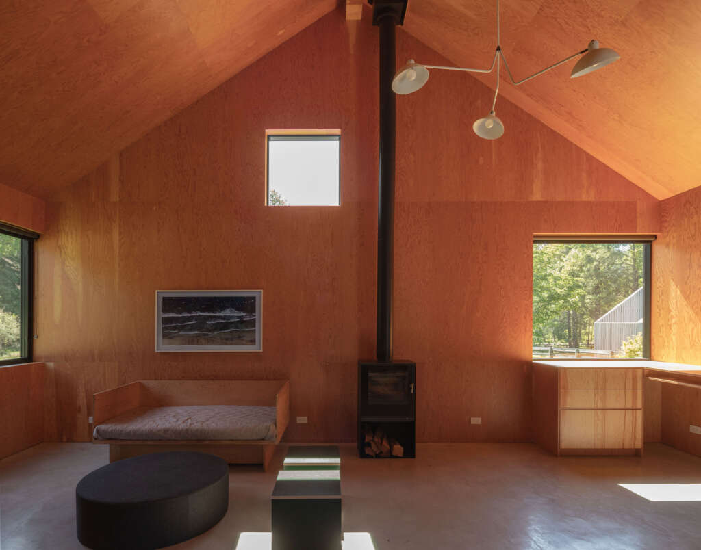 North Salem Farm Worrell Yeung Upstate New York Farmhouse Desain Arsitektur Hitam