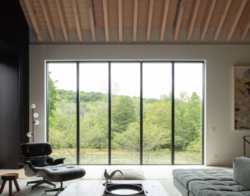 North Salem Farm Worrell Yeung Upstate New York Farmhouse Desain Arsitektur Hitam