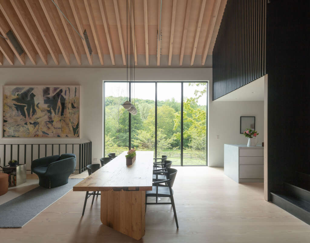 North Salem Farm Worrell Yeung Upstate New York Farmhouse Desain Arsitektur Hitam