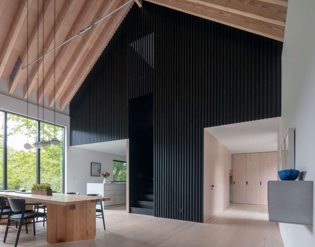 North Salem Farm Worrell Yeung Upstate New York Farmhouse Desain Arsitektur Hitam