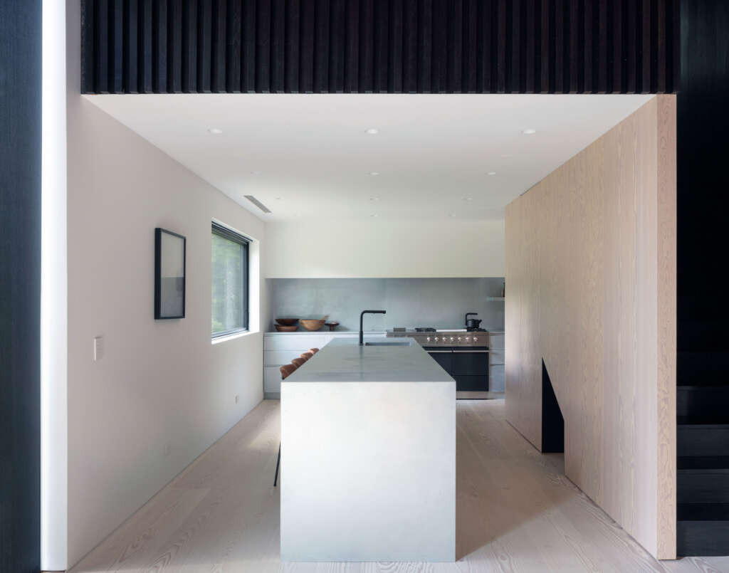 North Salem Farm Worrell Yeung Upstate New York Farmhouse Desain Arsitektur Hitam