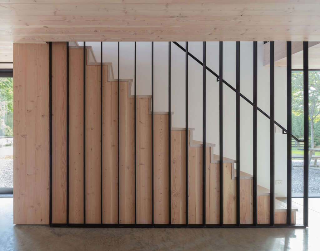 North Salem Farm Worrell Yeung Upstate New York Farmhouse Desain Arsitektur Hitam