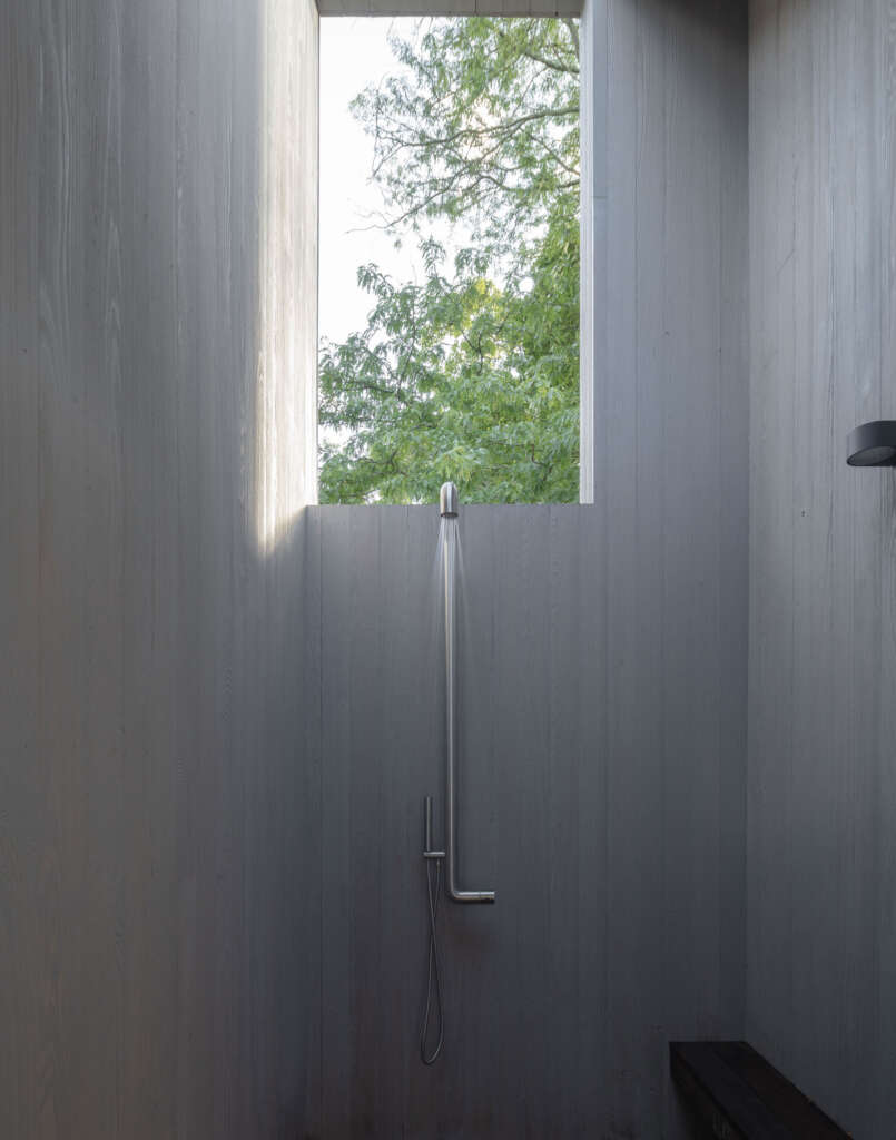 North Salem Farm Worrell Yeung Upstate New York Farmhouse Desain Arsitektur Hitam