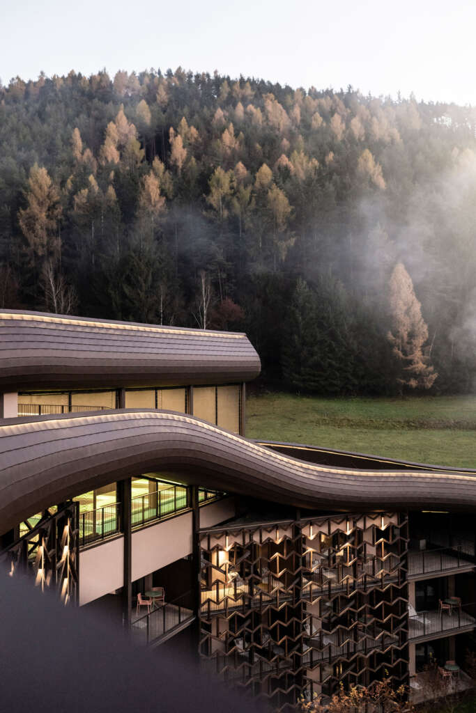 Falkensteiner Family Resort Lido noa* jaringan arsitektur Pustertal Valley South Tyrol Italy Design Roof
