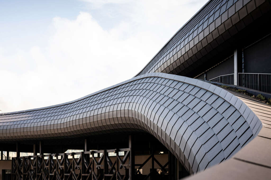 Falkensteiner Family Resort Lido noa* jaringan arsitektur Pustertal Valley South Tyrol Italy Design Roof