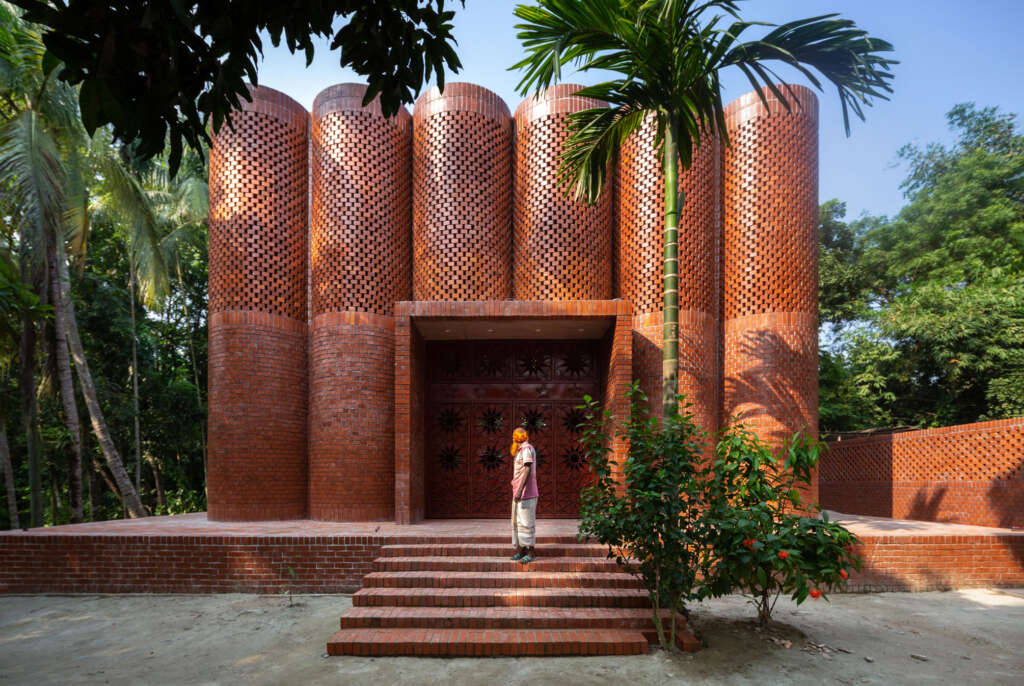 Mausoleum Leluhur untuk ‘Pir’ Uwaisi Tarekat di Bangladesh