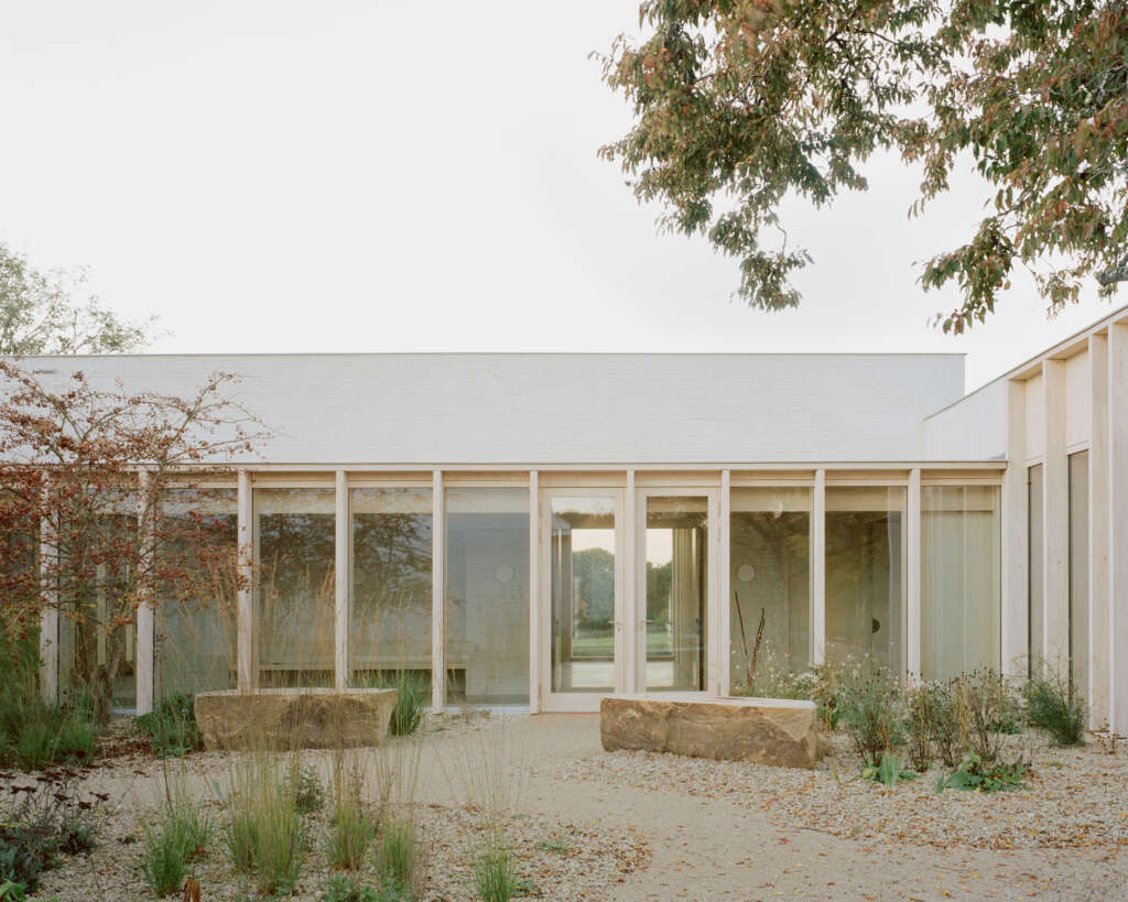 Kompleks Kuil di Pedesaan Hampshire James Gorst Arsitek Rake Hampshire Inggris Desain Arsitektur Kayu Rory Gardiner